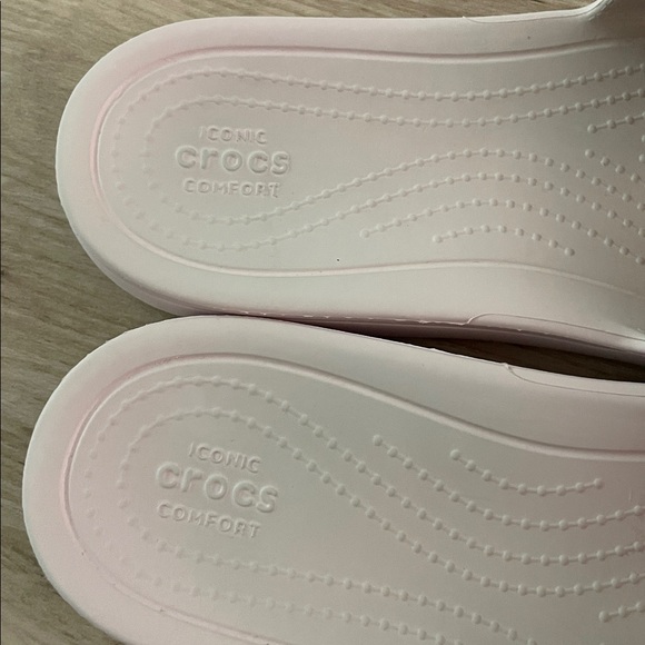 Crocs Flamingo Print Slide Sandals Iconic Comfort Pool Beach Womens Size 7 - Picture 2 of 4